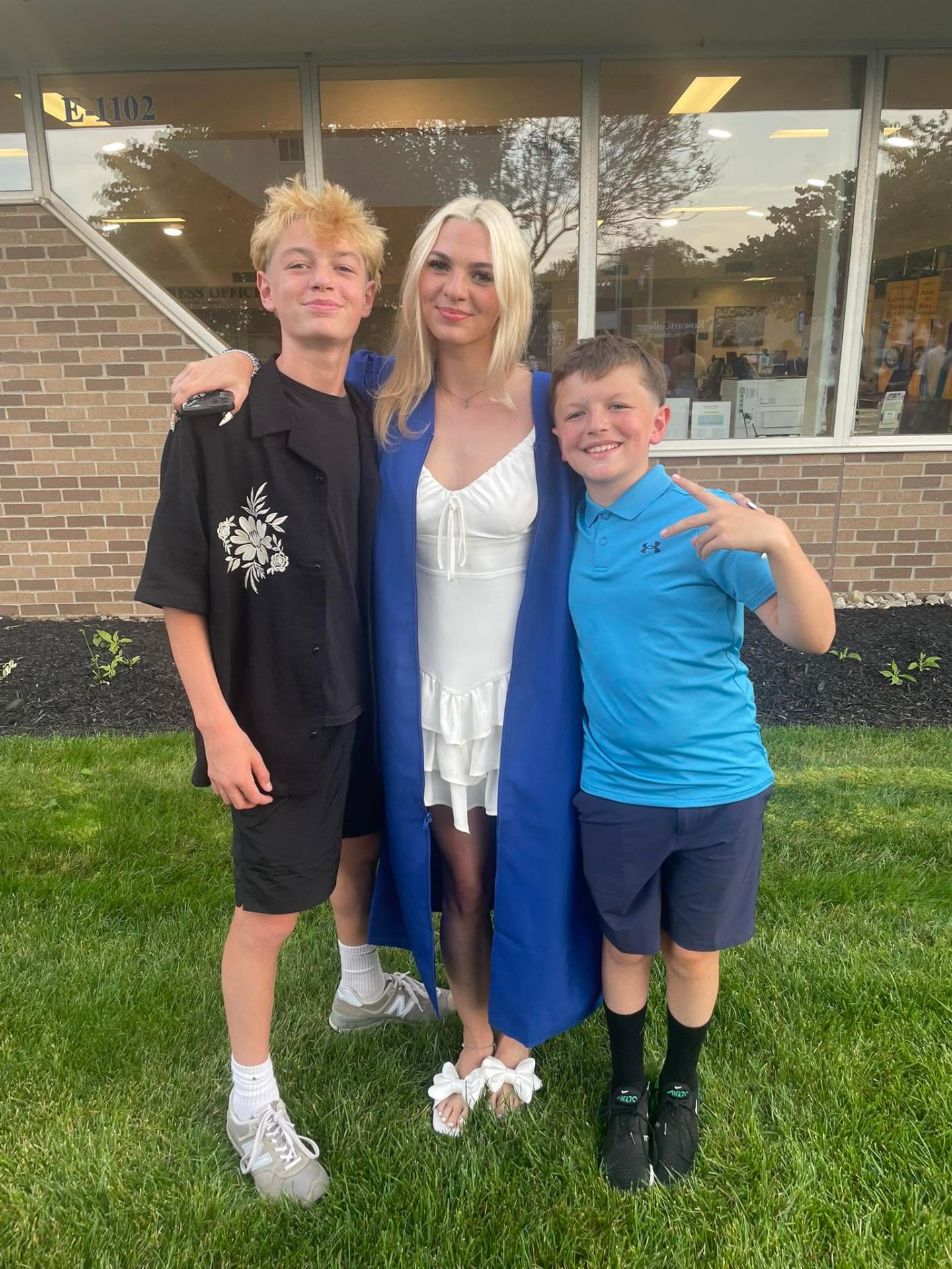 Chase Yoachum with his siblings